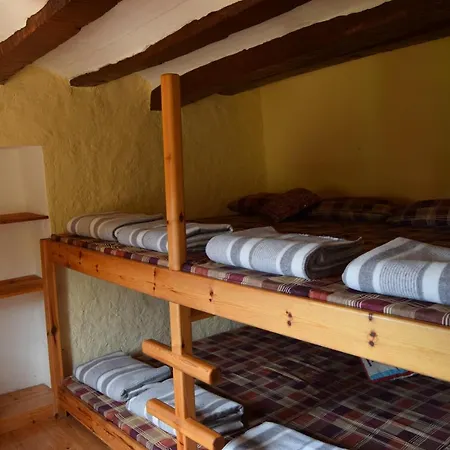 بيت شباب Refugi De Cortiuda Peramola