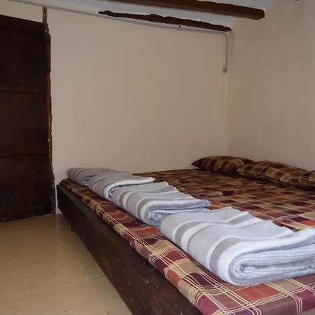 بيت شباب Refugi De Cortiuda